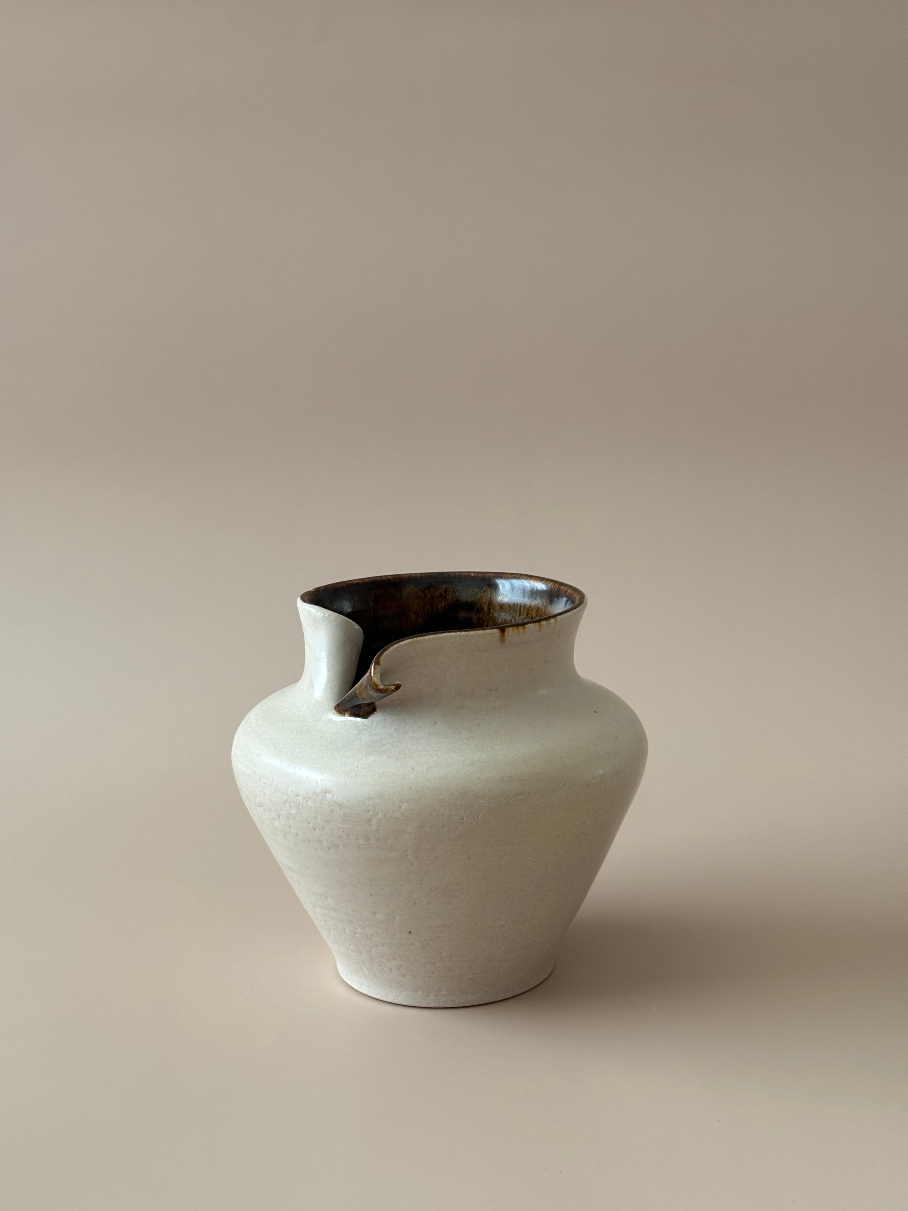Urn Vase in Opening Up