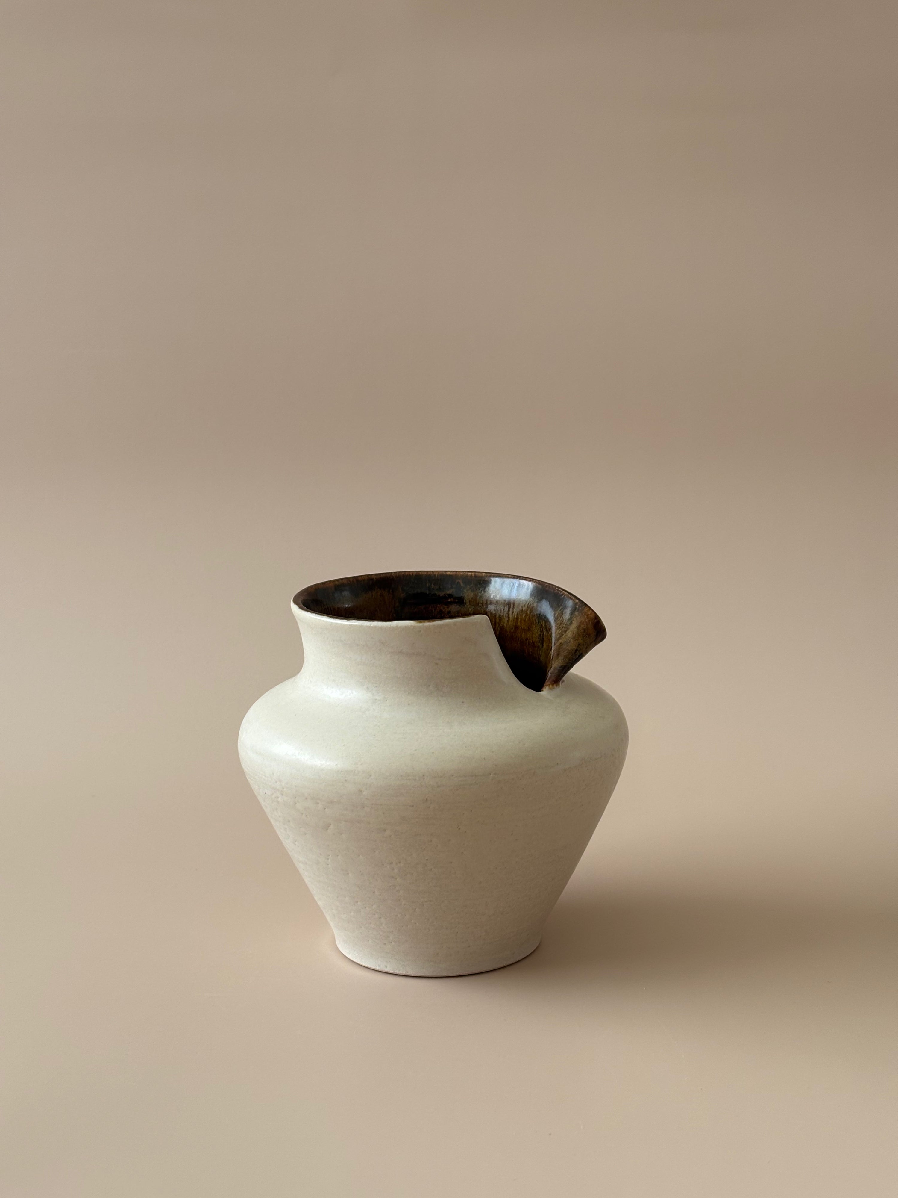 Urn Vase in Opening Up
