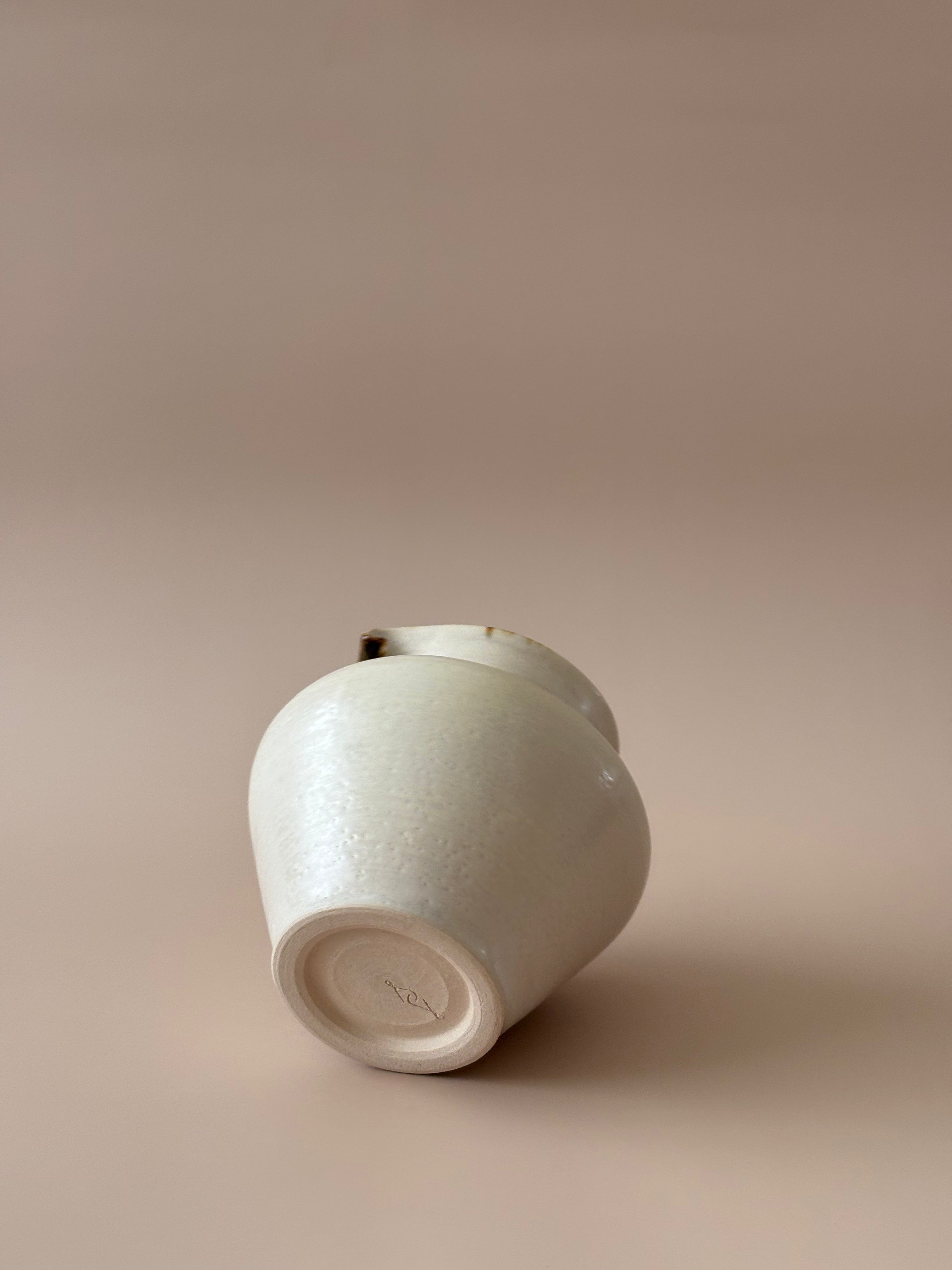 Urn Vase in Opening Up