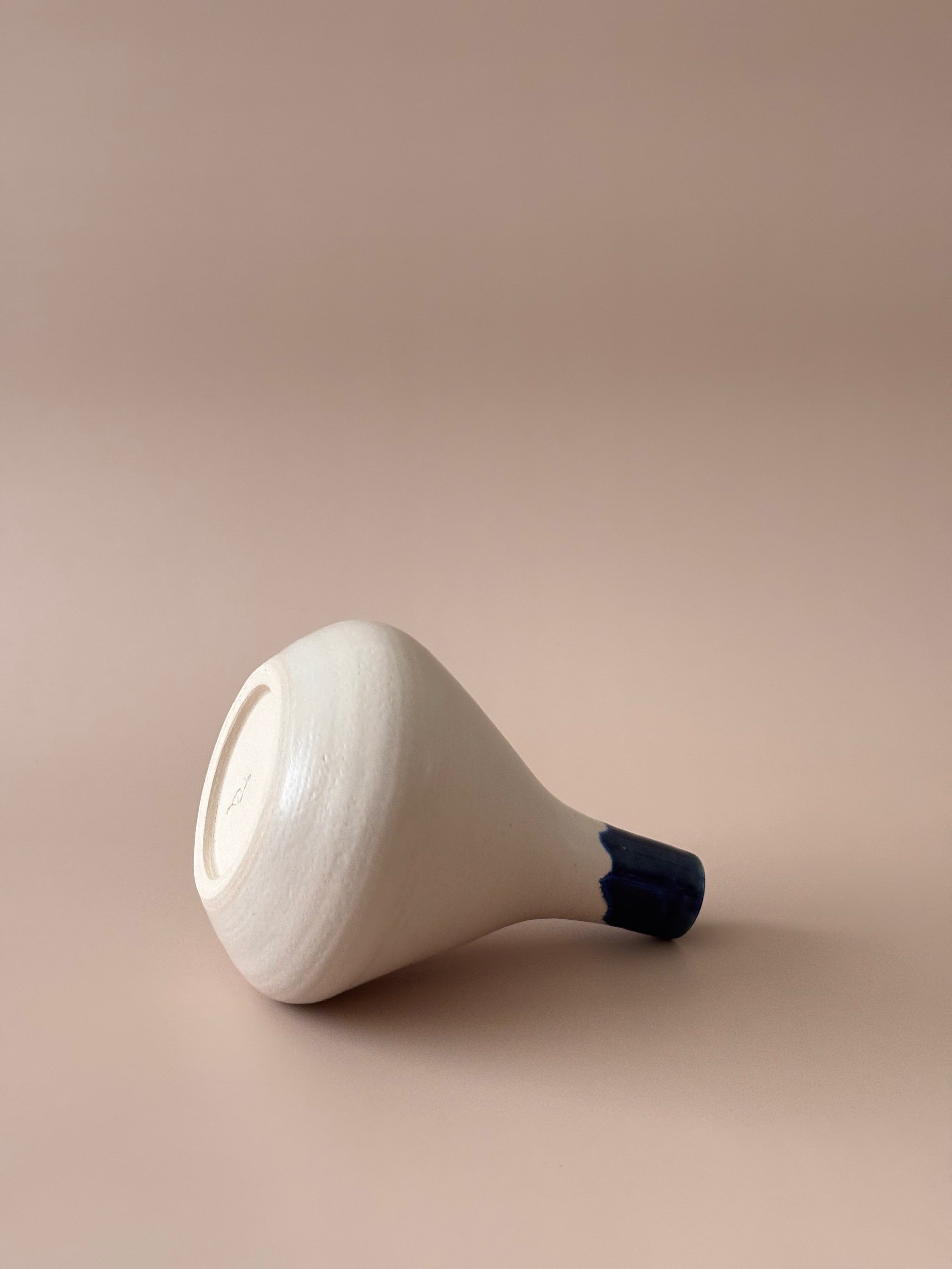 Bottle Vase in Overflowed Feelings